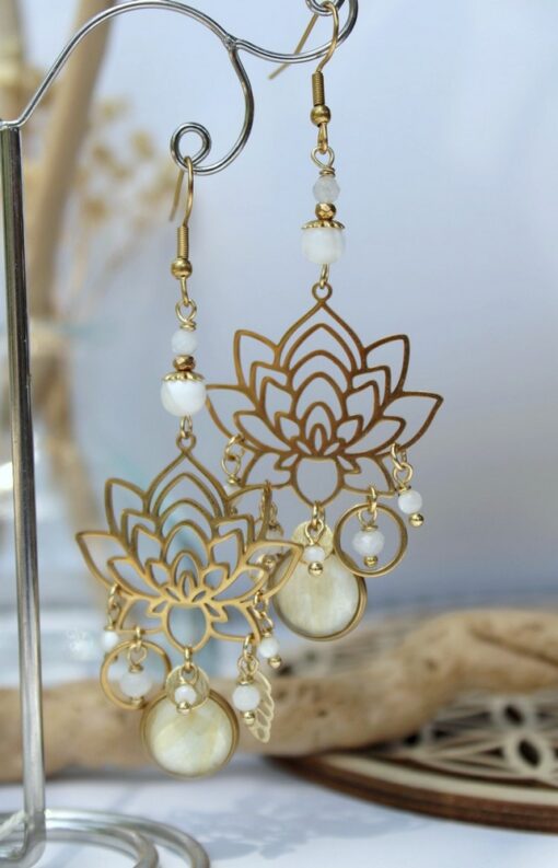 Grandes boucles d'oreilles attrape reve Lotus attrape rêve Pierre de Lune Nacre Acier doré Laoobijoux